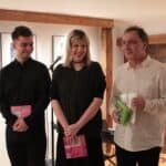 Młodzi wokaliści z Młodzieżowego Domu Kultury nr 2 w Lublinie w towarzystwie Pana Mariana Pędzisza, instruktora muzycznego