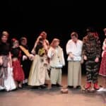 Aktorzy Teatry Azumi z SOSW w Dorohusku, występujący w spektaklu pt. „Kot w butach”