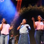 Na scenie trzy solistki z zespołu The Helping Hand