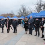 Od lewej stoją: Pan prof. dr hab. n. med. Kamil Torres – Prorektor ds. Kształcenia i Dydaktyki Uniwersytetu Medycznego w Lublinie, Pani prof. dr hab. Ewa Trzaskowska – Prorektor ds. Kształcenia Katolickiego Uniwersytetu Lubelskiego, Pani prof. ucz. dr hab. Urszula Kosior-Korzecka – Prorektor ds. Studenckich i Dydaktyki Uniwersytetu Przyrodniczego w Lublinie, prof. dr hab. Krzysztof Kowalczyk – Rektor Uniwersytetu Przyrodniczego, Pani Beata Stepaniuk-Kuśmierzak – Zastępca Prezydenta Miasta Lublin ds. Kultury, Sportu i Partycypacji, Pan prof. Mariusz Paździor – Prorektor Lubelskiej Akademii WSEI. Pan prof. dr hab. Paweł Droździel – Prorektor ds. Studenckich Politechniki Lubelskiej, Pani prof. dr hab. Dorota Kołodyńska – Prorektor ds. Studentów i Jakości Kształcenia Uniwersytetu Marii Curie-Skłodowskiej w Lublinie, Pani prof. Emilia Żerel – Rektor Akademii Nauk Społecznych i Medycznych w Lublinie