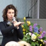 Gestykulująca w trakcie prezentacji Pani Agnieszka Betlej, Przedstawicielka firmy Ascensia Diabetes