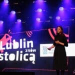 Pani Aleksandra Najda z Teatru Imperialnego prezentuje program projektu Europejska Stolica Młodzieży Lublin 2023