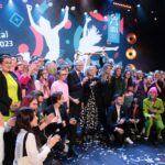 Pamiątkowe zdjęcie na scenie