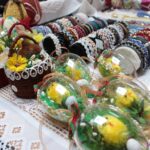 Koszyczki świąteczne, pisanki oraz biżuteria na stoisku Domu Kultury „ŁĘGI” SM Czuby, Klub Rękodzieła
