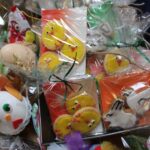 Ręcznie zdobione ciasteczka na stoisku Specjalnego Ośrodka Szkolno-Wychowawczego nr 2 w Lublinie