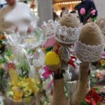 Pisanki i ozdoby na stoisku Stowarzyszenia Na Rzecz Dzieci i Młodzieży Niepełnosprawnej w Lublinie