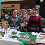 Stoisko wystawiennicze Lubelskiego Stowarzyszenia Aktywności Międzypokoleniowej MAKI