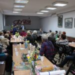 Członkowie Stowarzyszenia słuchający wykładu Pana Grzegorza Popiołka