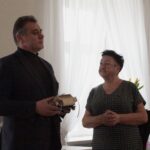 Pan Mirosław Augustyniak odbierający odznakę "Ambasador PSD"