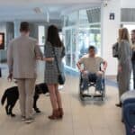 Pokaz sprzętu związanego z dostępnością: test z użyciem wózka