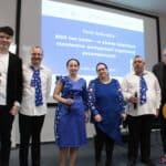 Członkowie grupy wokalnej "Ach To My" z WTZ PSONI Koło w Świdniku w towarzystwie Instruktora Pana Dariusza Tokarzewskiego