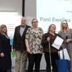 Stoją od lewej: Pani Alicja Jankiewicz, Pan Wojciech Dec, Pani Justyna Spryszak, Pani Ewelina Orzechowska, Pani dr Małgorzata Michalska-Nakonieczna