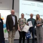 Stoją od lewej: Pani Alicja Jankiewicz, Pan Wojciech Dec, Pani Justyna Spryszak, Pan Łukasz Lewicki, Pani dr Małgorzata Michalska-Nakonieczna