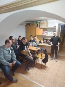 Uczestnicy pracowni stolarskiej w Hrubieszowie