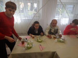 Uczestnicy WTZ w Janowicy obdarowani upominkami