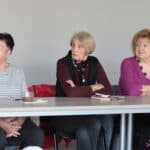 Trzy kobiety słuchające wykładu z dietetyki