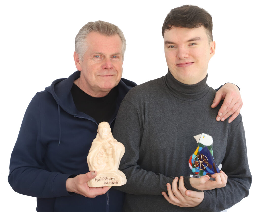 Od lewej: Pan Dariusz Tokarzewski i Szymon Woźniak; fot. Mariusz Mazur