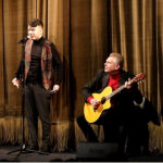 Występ Szymona Woźniaka i Pana Dariusza Tokarzewskiego na Dużej Scenie Teatru im. Juliusza Słowackiego w Krakowie; fot. Mariusz Mazur