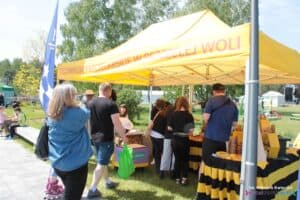 Stoisko wystawiennicze Technikum Pszczelarskiego w Pszczelej Woli