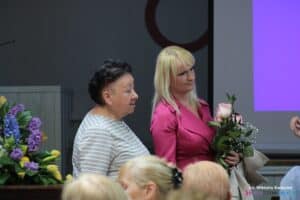 Od lewej stoją: Pani Elżbieta Sagan, Pani dr n. med. Małgorzata Kowal