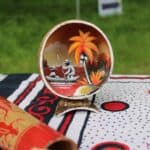 Trójwymiarwowa ozdoba z Madagaskaru przedstawiająca 2 osoby w łodzi