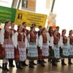 Zespół Tańca Ludowego “Leszczyniacy” ze Świdnika w strojach ludowych