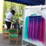Stoisko wyplatania kolorowych warkoczyków