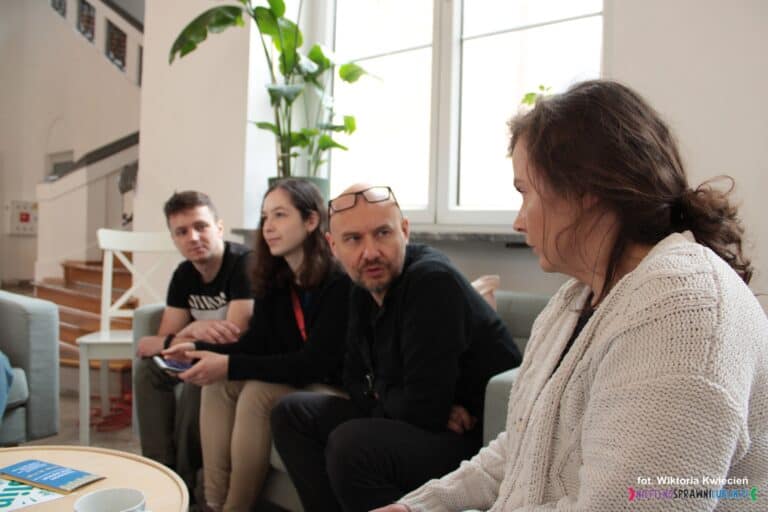 Od lewej siedzą: Paweł, Sonia, Piotr Skrzypczak oraz Aleksandra Majewska