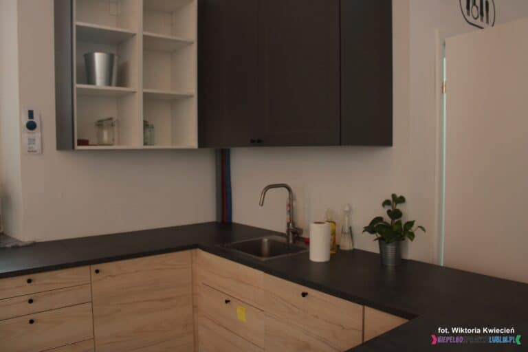 Przestrzeń kuchenna, umożliwiająca spożycie posiłku