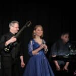 Na scenie stoją od lewej: Pan Andrzej Bielecki, Pani Agnieszka Zarzycka, Pan Marek Kowal