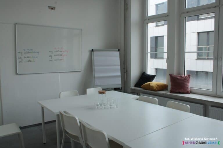 Wnętrze pracowni językowej