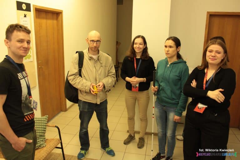 Reprezentanci LFOON-SW w towarzystwie pracowników Baobabu