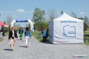 Namiot plenerowej Komfortki na terenie Parku Zoom Natury