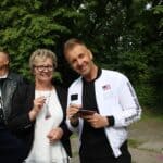 Pani Alina Starek w towarzystwie Pana Marka Lemieszka, wokalisty Zespołu NEWS