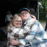 Mężczyzna i kobieta w uścisku