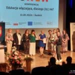 Zespół projektowy, od lewej: Pani Elżbieta Krupa, Monika Dąbkowska (Ekspert ds technologii), Iwona Jarecka (Ekspert ds. edukacji włączającej i współpracy SCWEW), Agnieszka Potaczała (Ekspert ds. edukacji włączającej), Elżbieta Ścibior (Ekspert ds. ewaluacji i informacji), Małgorzata Guellard (Koordynator ds. współpracy SCWEW), Teresa Baruk (emerytowany Dyrektor SP 2 w Łęcznej), Marta Kubiak (Koordynator SP 5 w Świdniku), Eliza Szypulska (Koordynator SP w Krępcu), Kinga Sobiesiak Koordynator Zespół Szkolno–Przedszkolny Nr 1 w Świdniku), Marzena Szymecka (Koordynator ZSO Nr 1 w Świdniku), Tomasz Król (Koordynator ZS Nr 1 w Świdniku), Magdalena Kowalczyk (Koordynator ZS w Piaskach)