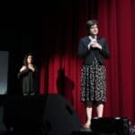 Pani Joanna Olszewska - Dyrektor Wydziału ds. Osób Niepełnosprawnych UM Lublin, po lewej w cieniu Pani Magdalena Gach - tłumacz PJM; fot. Wiktoria Kwiecień