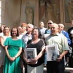 Sponsorzy i osoby wspierające organizację Festiwalu nagrodzeni Aniołami wykonanymi przez uczestników Warsztatu Terapii Zajęciowej oraz Środowiskowego Domu Samopomocy w Kodniu.