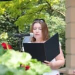 Pani Barbara Sadowska-Burlita – Samodzielny Specjalista ds. Centrum Informacyjno-Doradczego dla Osób z Niepełnosprawnością z Oddziału Lubelskiego PFRON, czyta okolicznościowy list od Pana Krzysztofa Michałkiewicza – Prezesa Zarządu PFRON