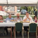 Siedzący przy stole Przedstawiciele władz i organizacji