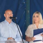 Oficjalne rozpoczęcie pikniku; od lewej stoją: Pan Krzysztof Warda – Wójt Gminy Krzywda, Pani Anna Grabowska – Kierownik Środowiskowego Domu Samopomocy w Anielinie