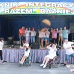 Występ grupy teatralnej „Anielinki”; widok z widowni