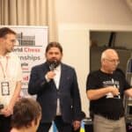 Ceremonia otwarcia, od lewej stoją: tłumacz językowy, Paweł Zaskalski(Wiceprezes Polskiego Związku Szachowego ds. Sportu Powszechnego), Aleksander Kubin (tłumacz PJM)