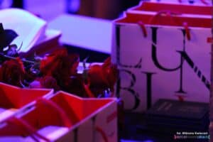 Kwiaty i medale Prezydenta Miasta Lublin wręczane podczas Gali "Aktywni z Lublina", wrzesień 2022 r.