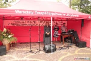 Powitanie Gości przez Panią Barbarę Wojciechowską, Kierownika Warsztatów Terapii Zajęciowej w Józefowie