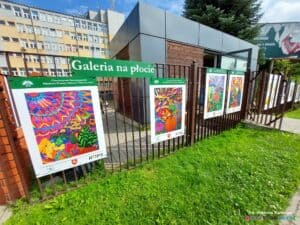 Galeria na Płocie z okazji 25-lecia działania ŚDS"Misericordia"na ogrodzeniu przy Kościele Rektoralnym pw. św. Judy Tadeusza przy ul. Abramowickiej