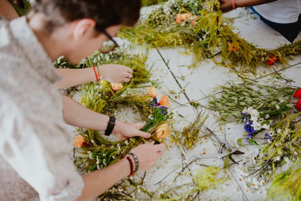 Warsztaty plecenia wianków; fot. Katarzyna Anna Kubiak