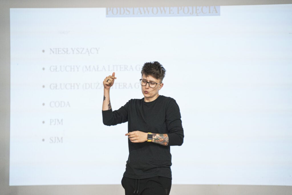 Na zdjęciu Pani Wioletta Stępniak - tłumacz PJM, fot. Emilia Lipa