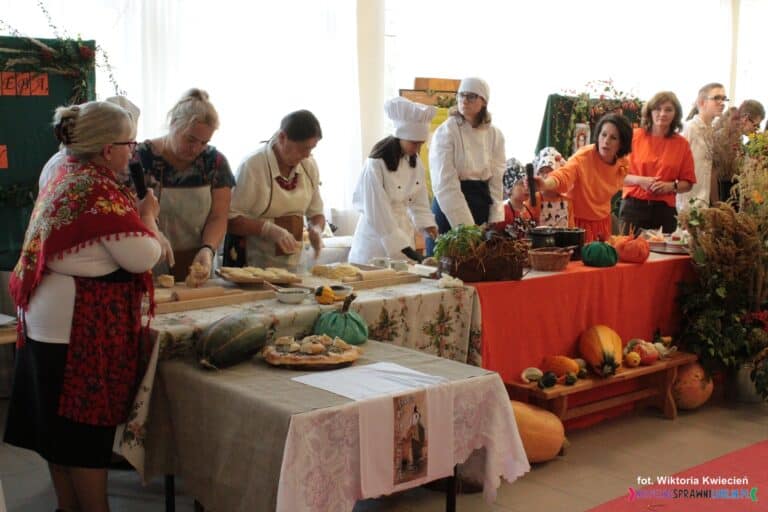 Stanowisko przygotowane przez uczniów, nauczycieli i rodziców ze Szkoły Branżowej Kucharz oraz nauczycieli Świetlicy ze Szkoły Podstawowej przy ulicy Hirszfelda