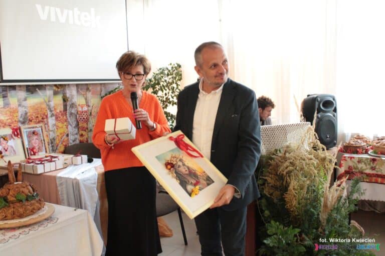 Pani Iwona Majewska - Dyrektor SOSW oraz Pan Mariusz Banach - Zastępca Prezydenta ds. Oświaty i Wychowania